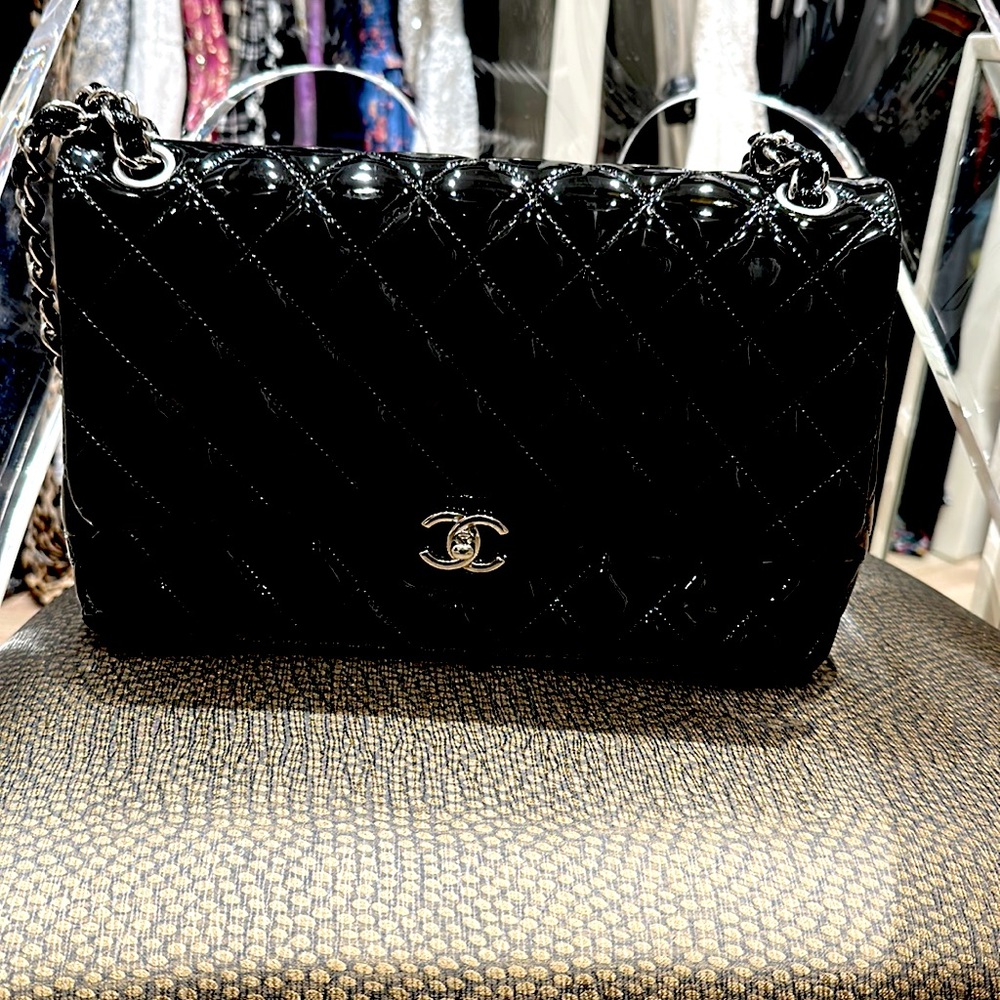 CHANEL Black patent leather JUMBO Bag! Dust bag & box included!